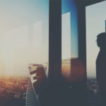 「資金を出してやるから独立しないか」と誘われたのですが、どうしたら良いですか？