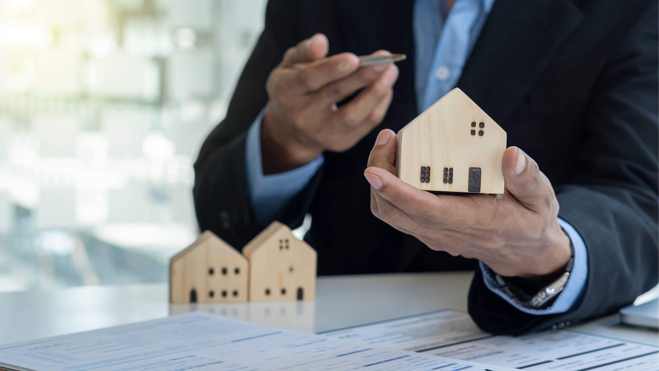 ミニチュアハウス ,ビジネスマン,話す