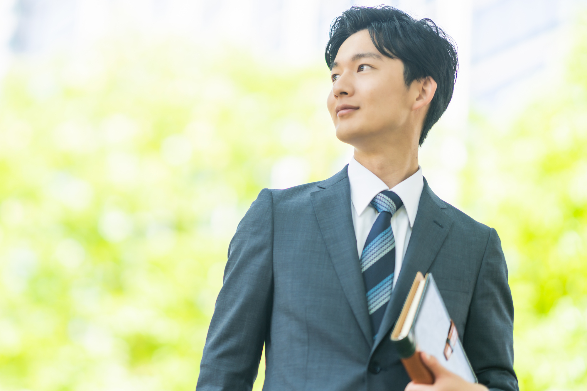 行政書士への依頼は必要か？宅建業免許の申請代行の費用とメリット