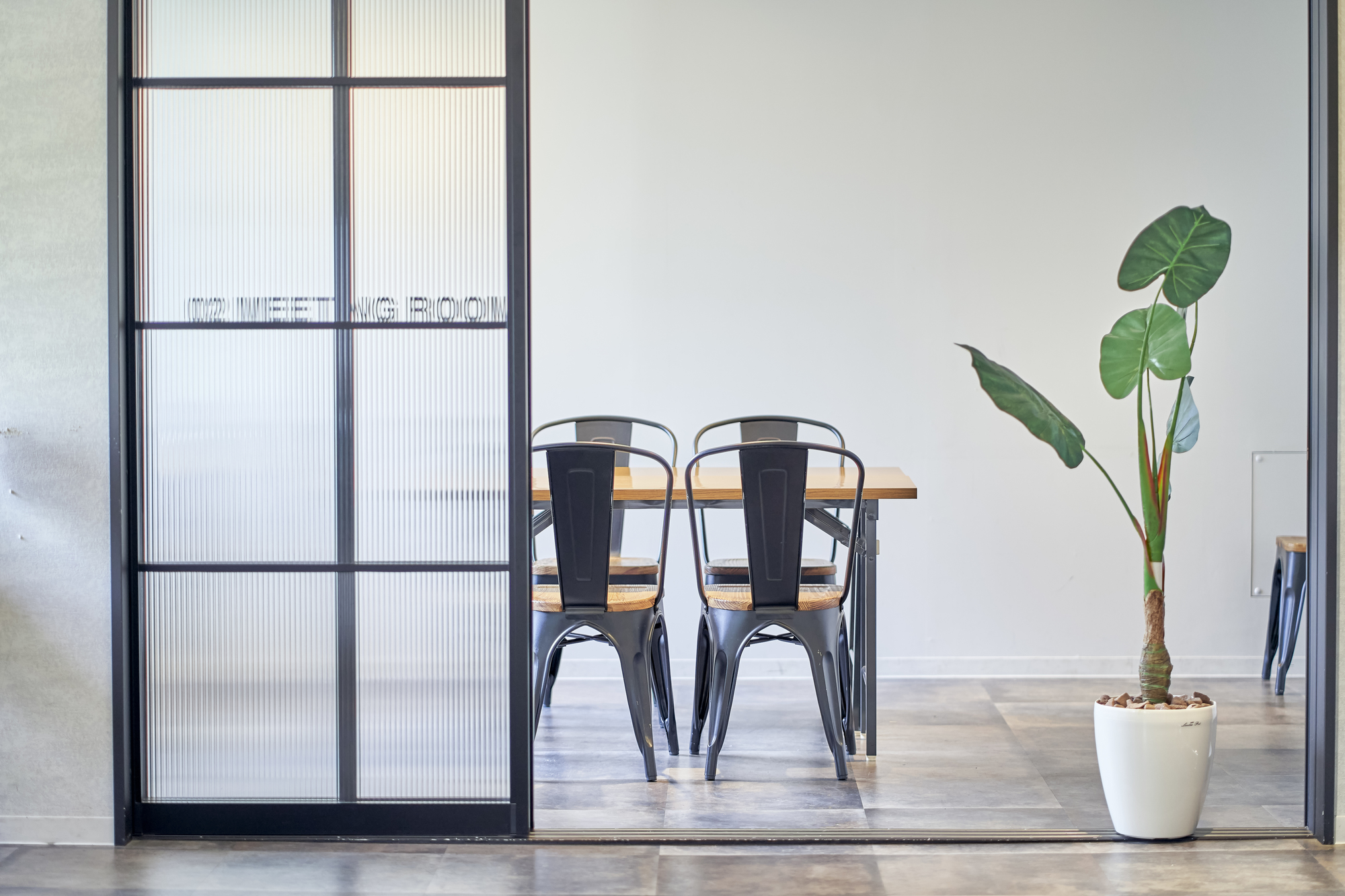 Regus（リージャス）で不動産会社は開業できる？宅建業免許の取得条件と注意点を解説