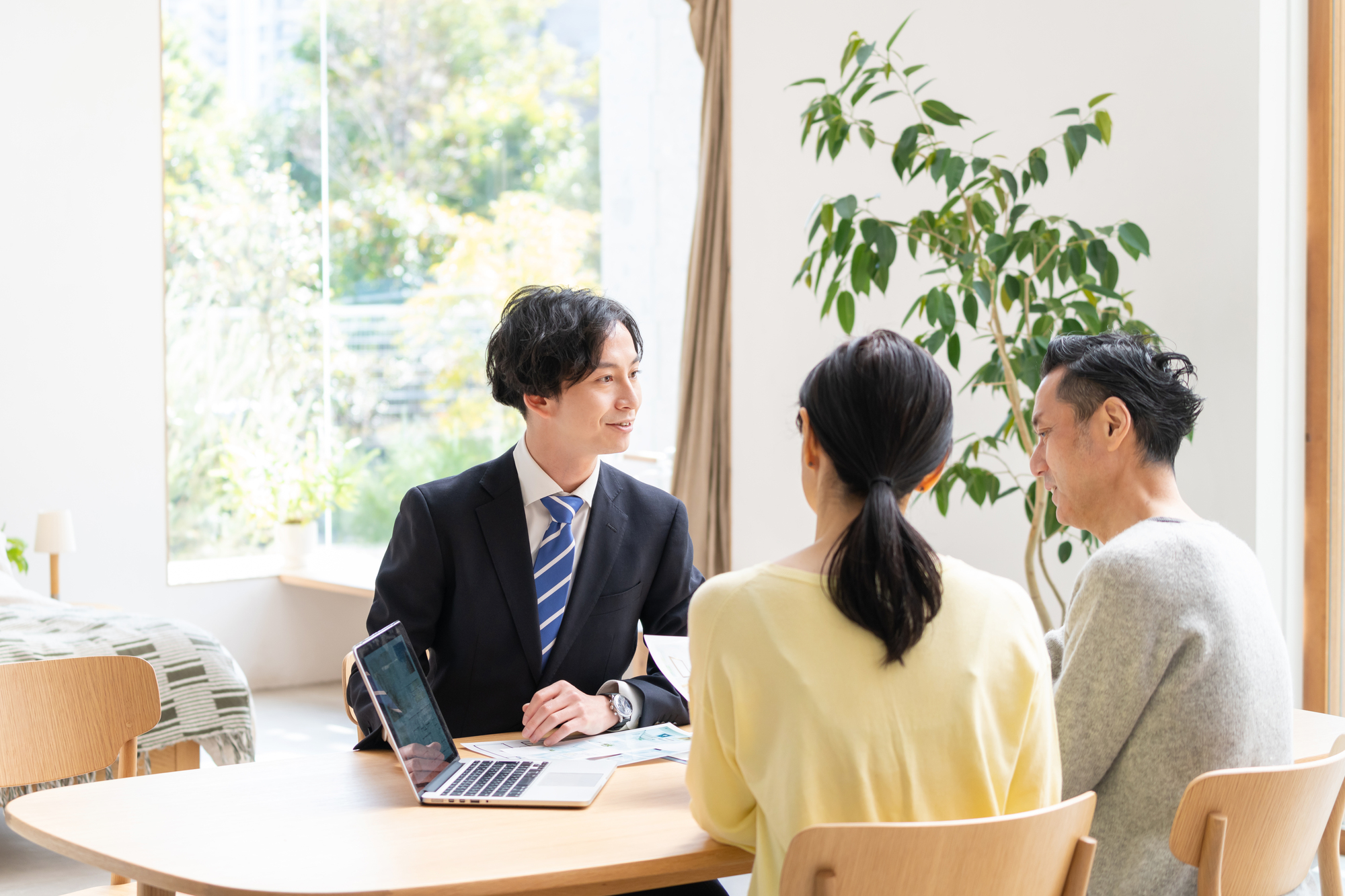空き家活用で地域密着型の不動産会社を始める方法｜地方開業の差別化戦略