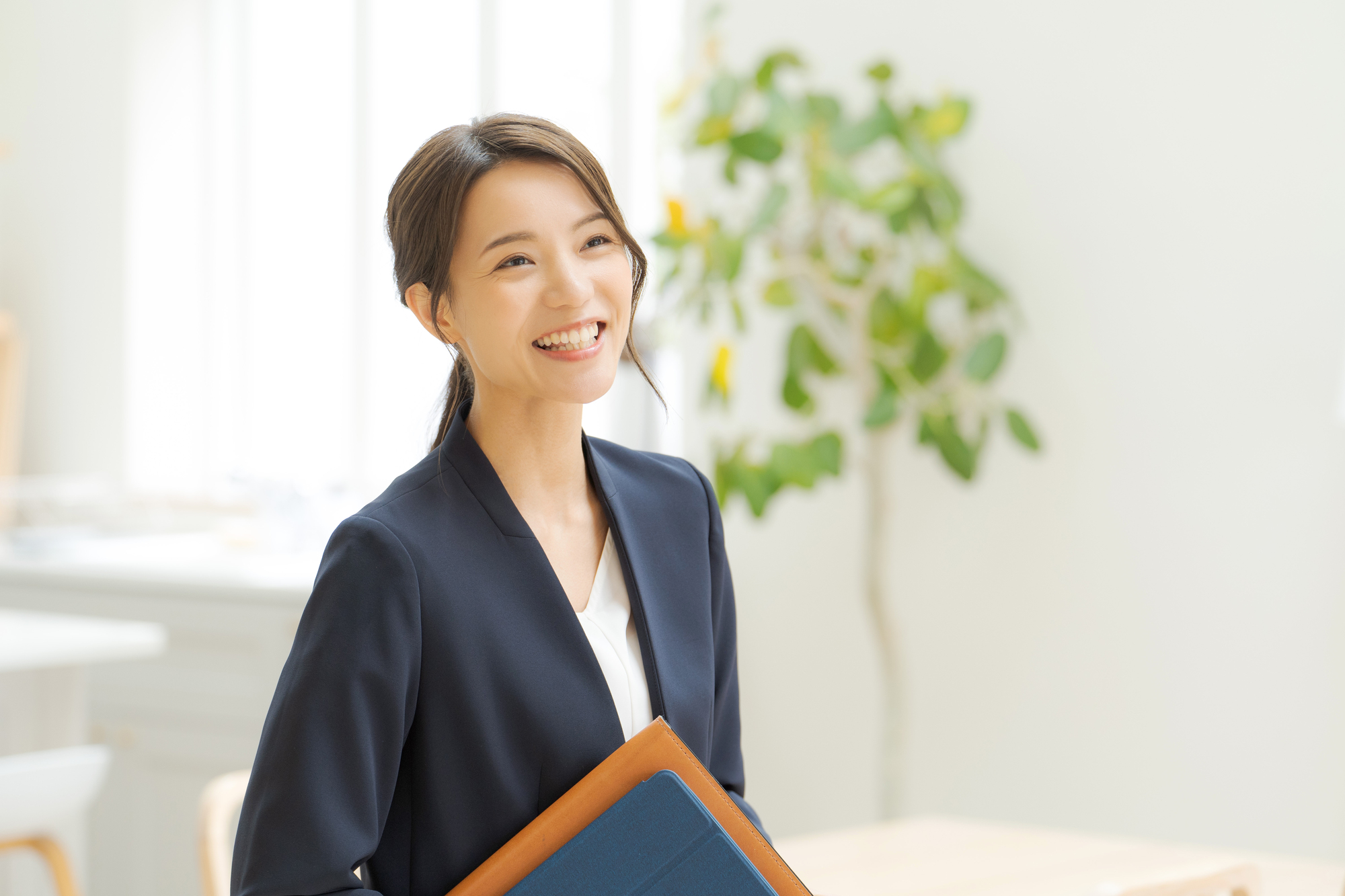 不動産会社を開業するには？必要な資格・手続き・資金を徹底解説