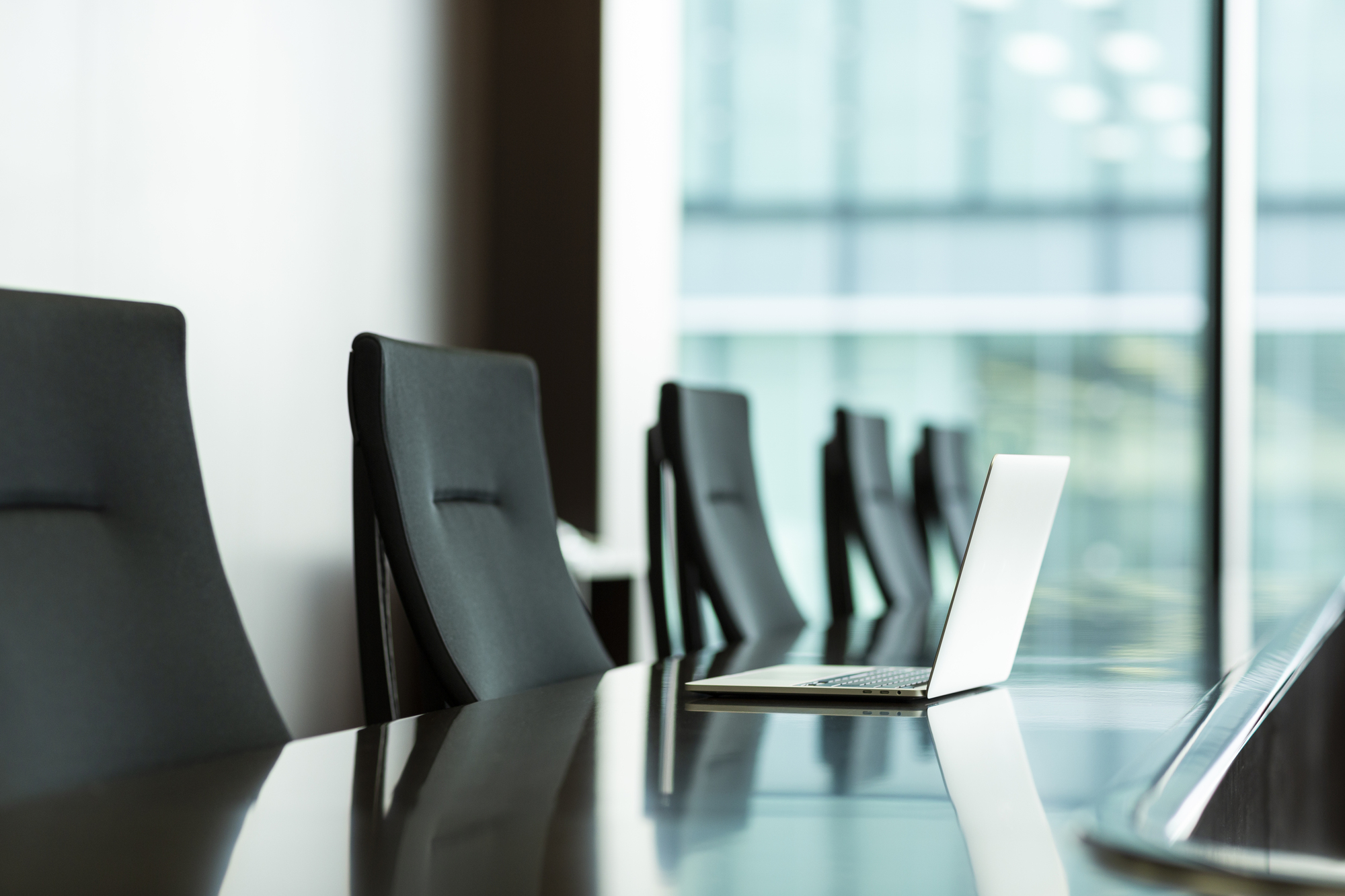 不動産会社の事務所をガラス張りにするメリット・デメリットとは？集客や防犯への影響も解説