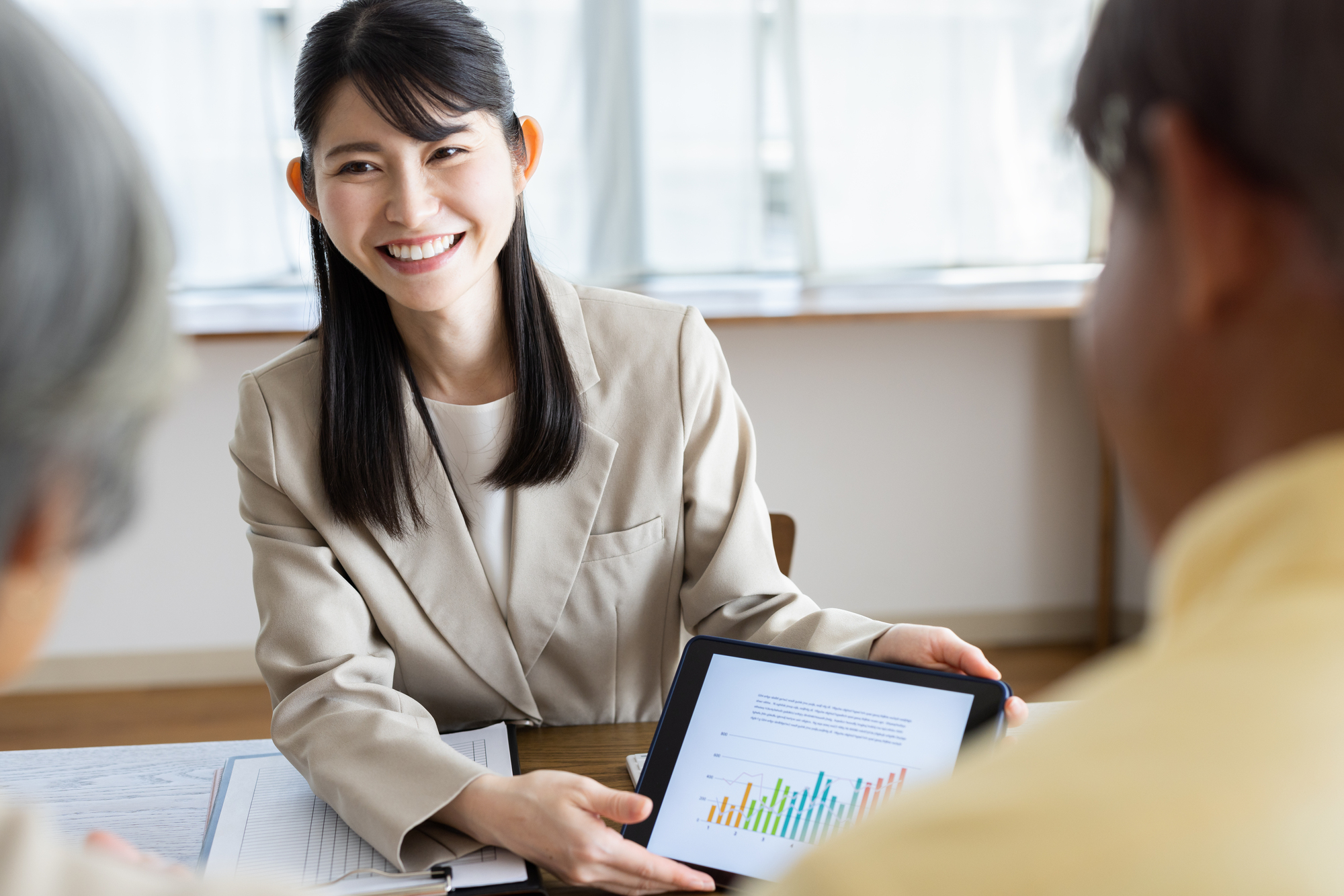 不動産会社を開業するなら来客を見込んで路面店のほうがよい？