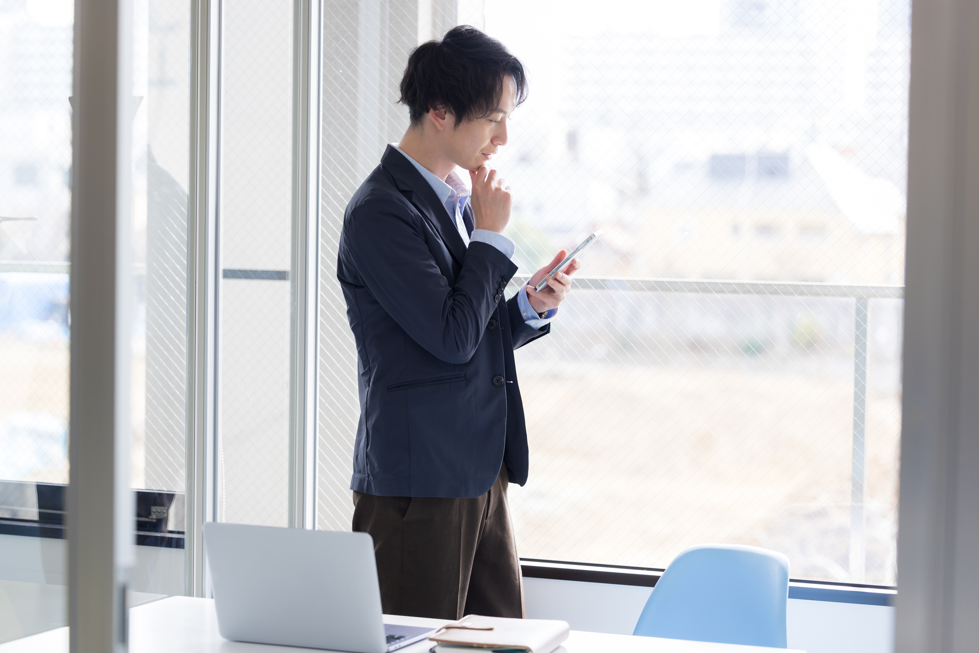 050番号で不動産会社の開業は可能？宅建業免許との関係と通る・通らないの基準