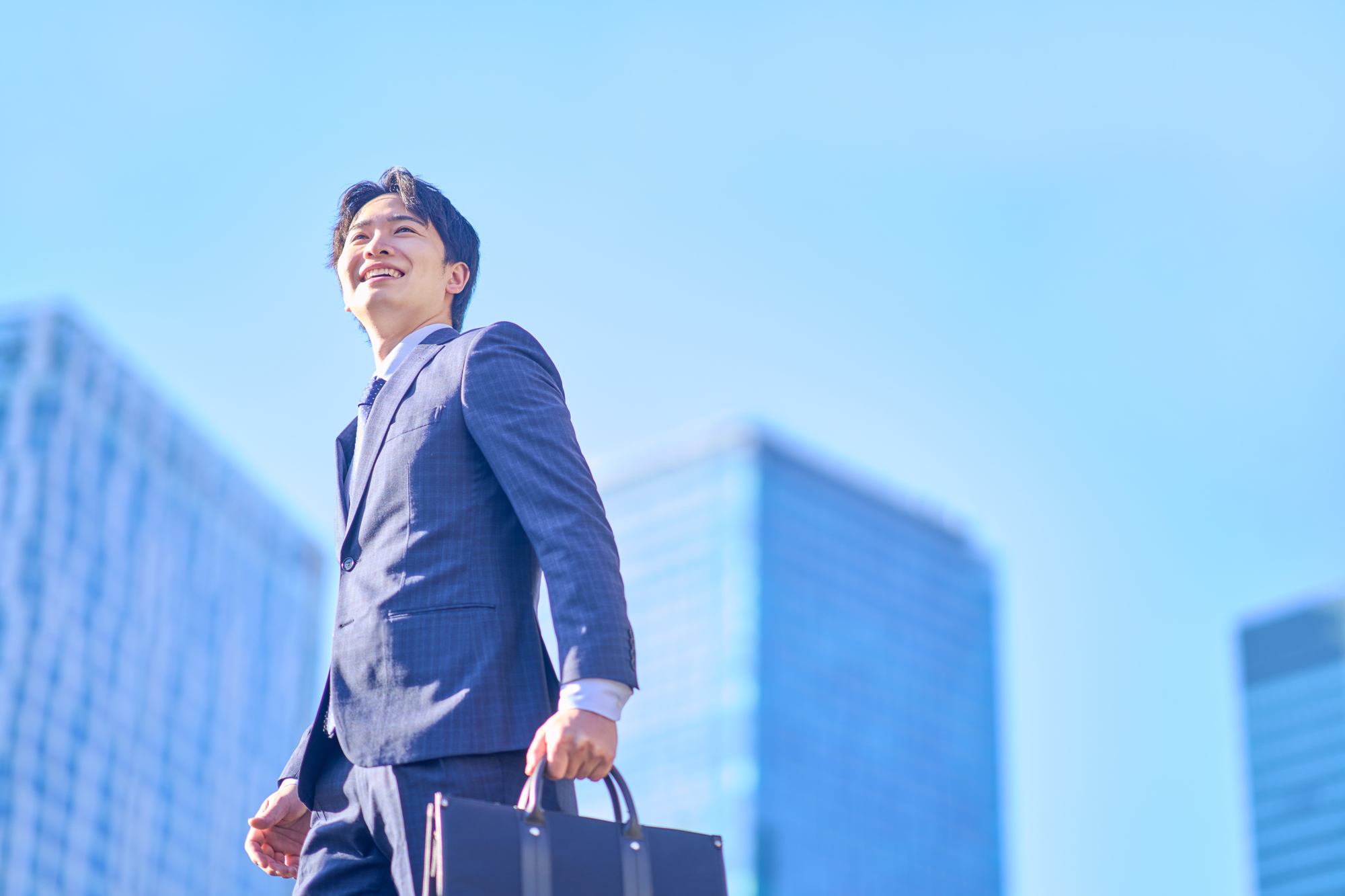 不動産業は個人事業主でも開業できる？宅建業免許の取得条件と注意点を解説