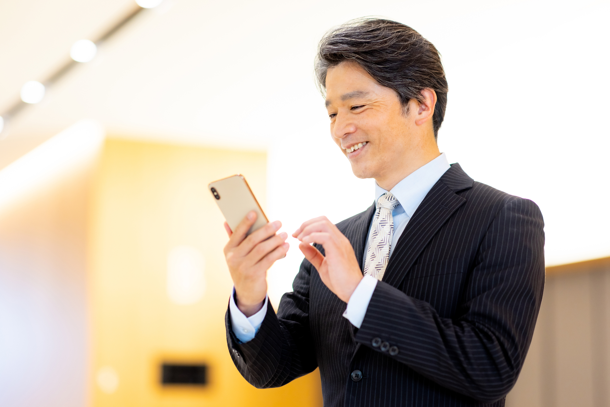 不動産開業向け法人携帯の選び方ガイド｜キャリア選定・コスト節約・契約時のチェックポイントまとめ